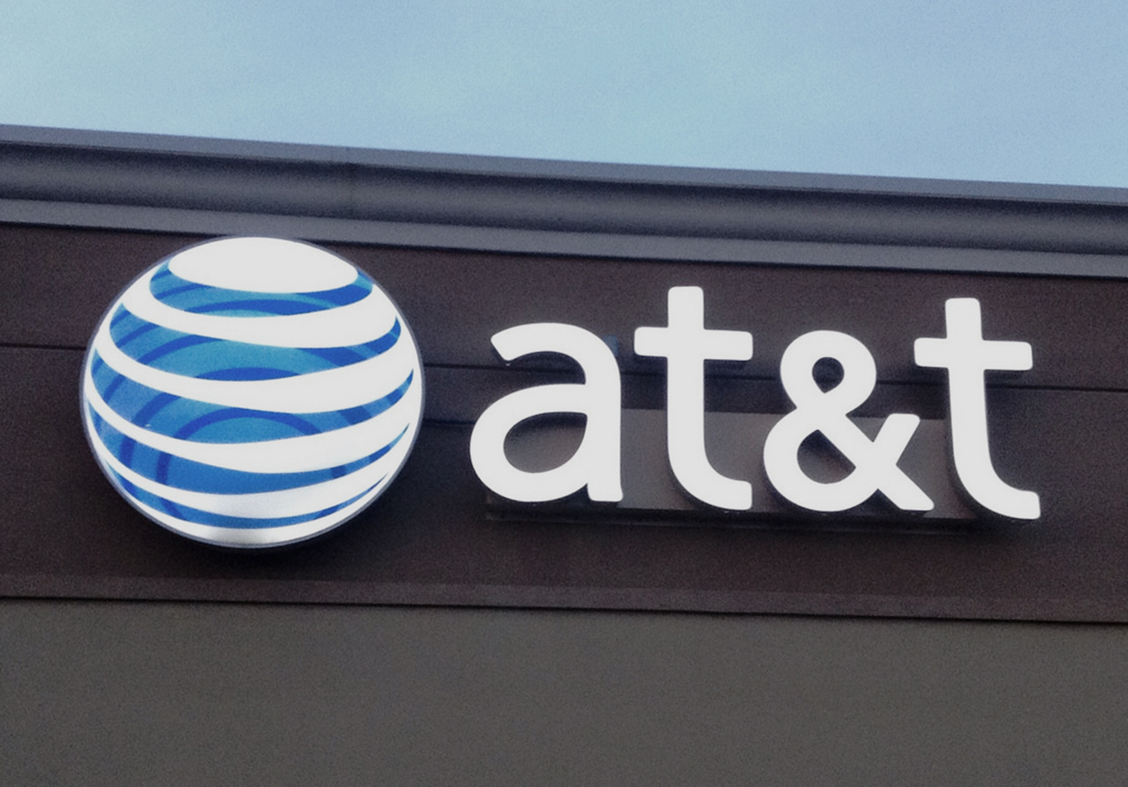 At and t. Компания at&t. Что с фирмой at&t. At t логотип. Американская Корпорация at&t.